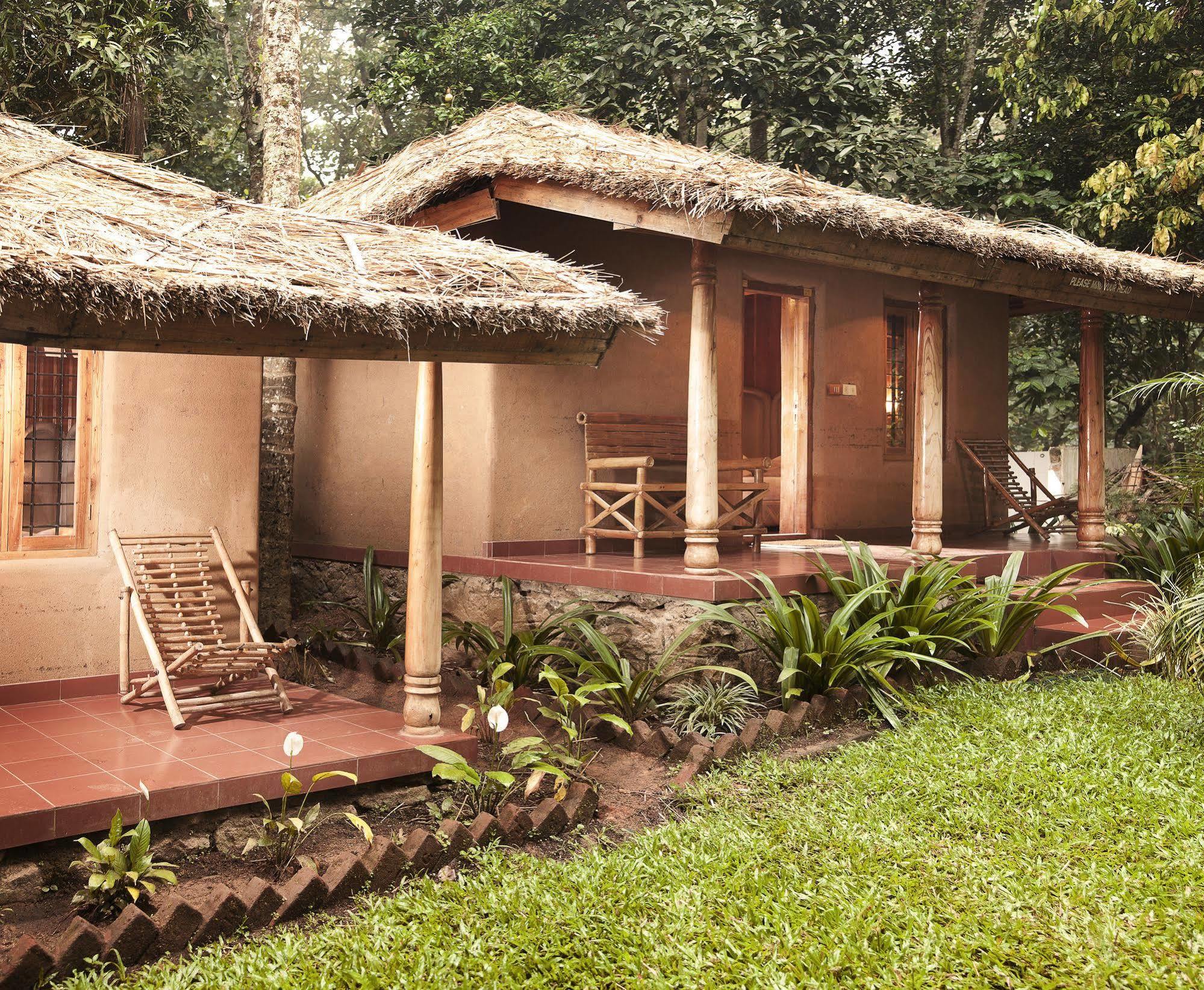 Woods N Spice - Thekkady Hotel Kumily Bagian luar foto