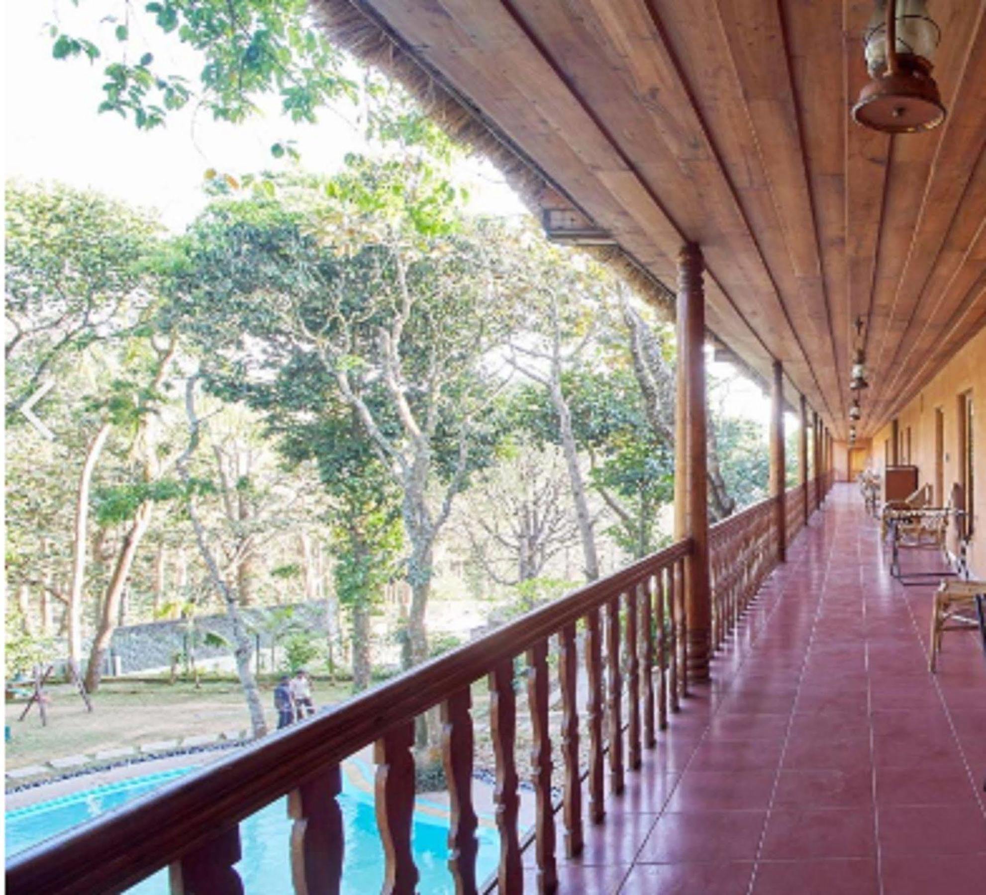 Woods N Spice - Thekkady Hotel Kumily Bagian luar foto